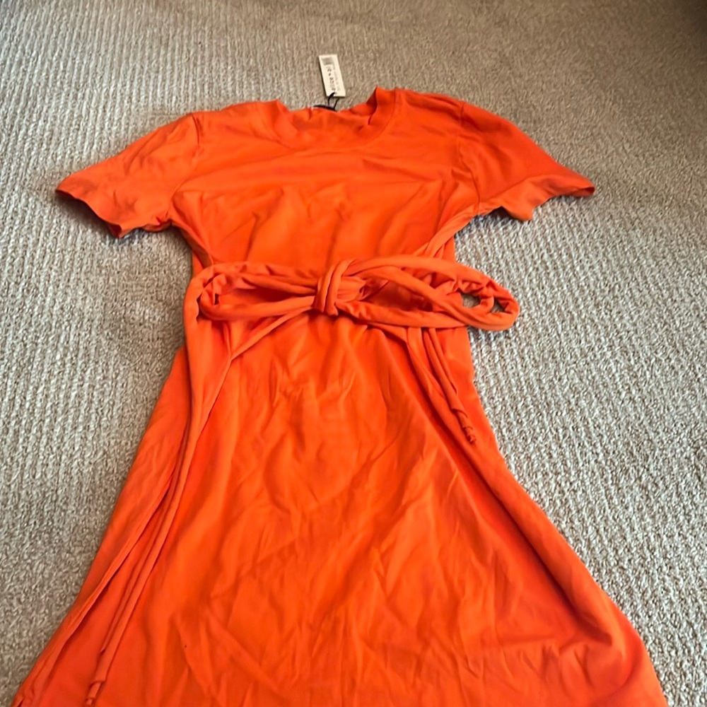 Brand new with tags, Alice & Olivia orange t-shirt dress with tie waist.